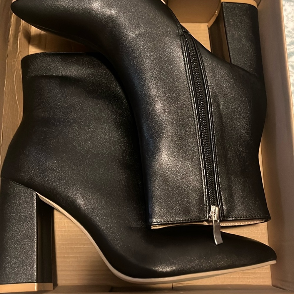 Black heel boots